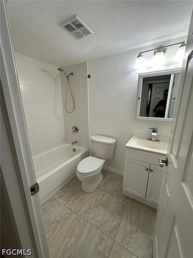 KENWOOD LANE #B Fort Myers, FL 33907