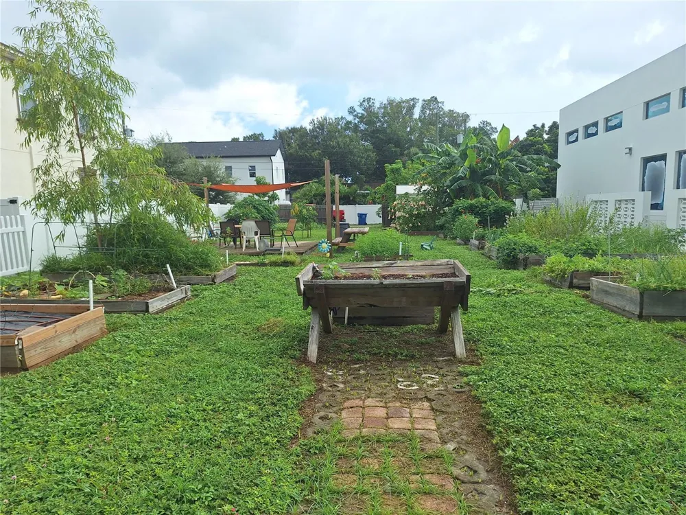 2525 3RD AVE #S St Petersburg, FL 33712
