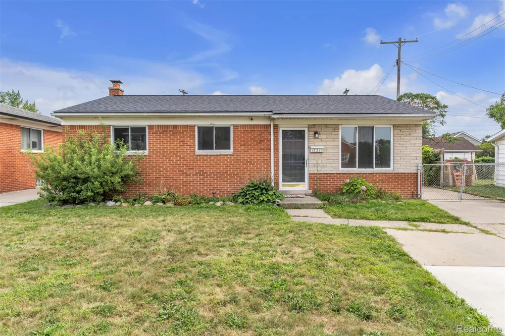 18260 Spring Court Fraser City, MI 48026