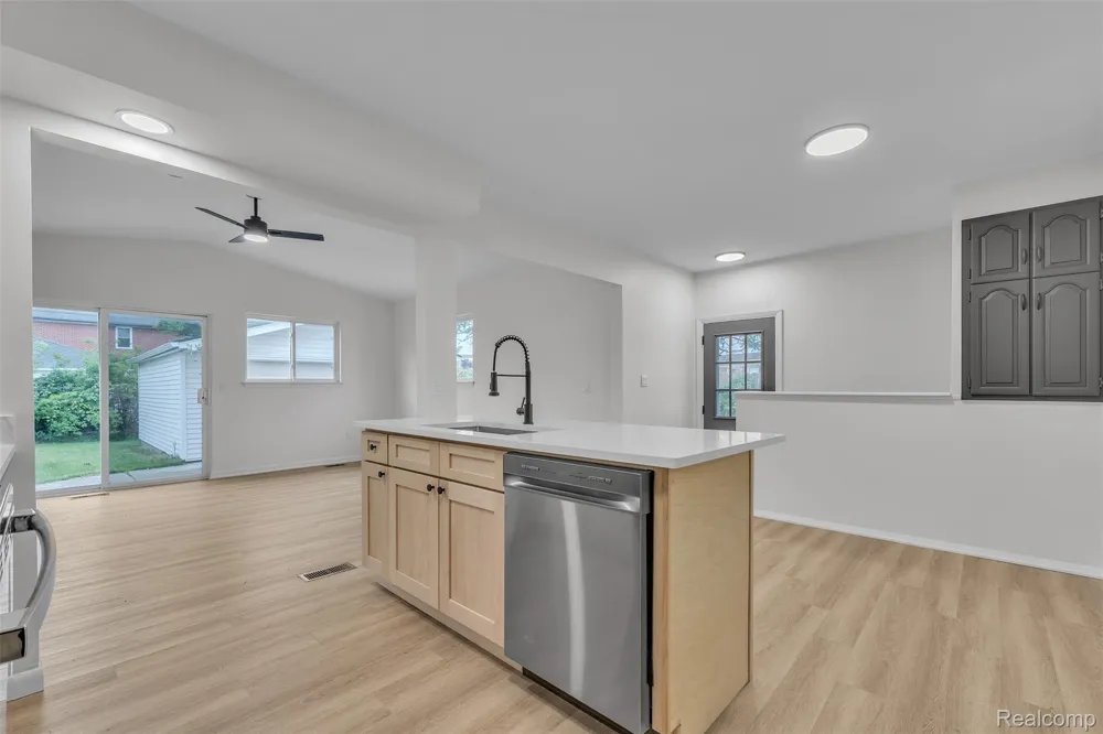 18260 Spring Court Fraser City, MI 48026