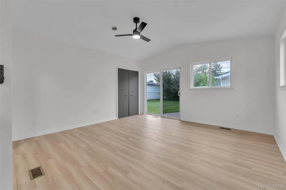 18260 Spring Court Fraser City, MI 48026