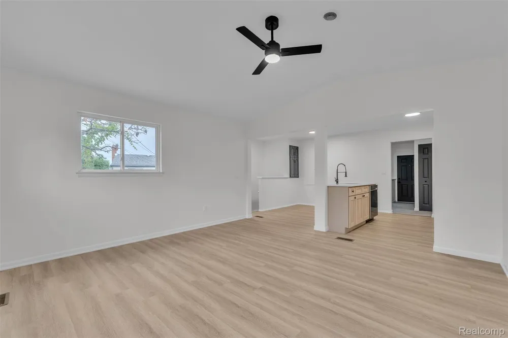 18260 Spring Court Fraser City, MI 48026