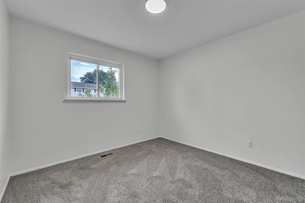 18260 Spring Court Fraser City, MI 48026