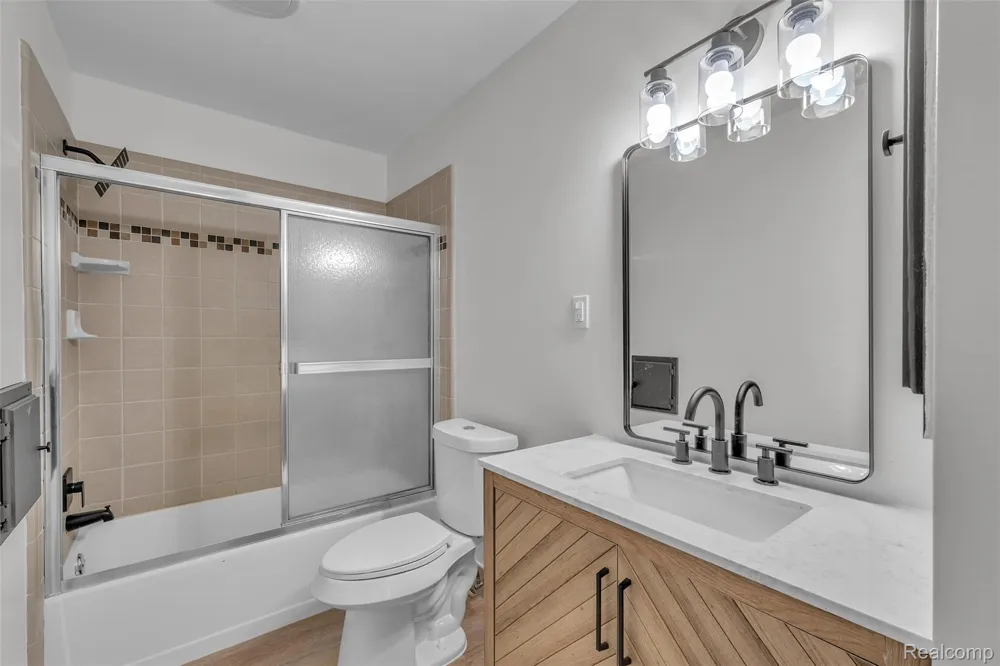 18260 Spring Court Fraser City, MI 48026