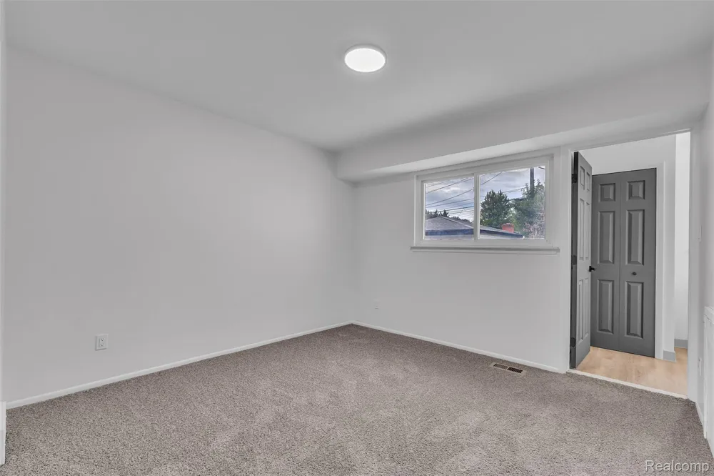 18260 Spring Court Fraser City, MI 48026
