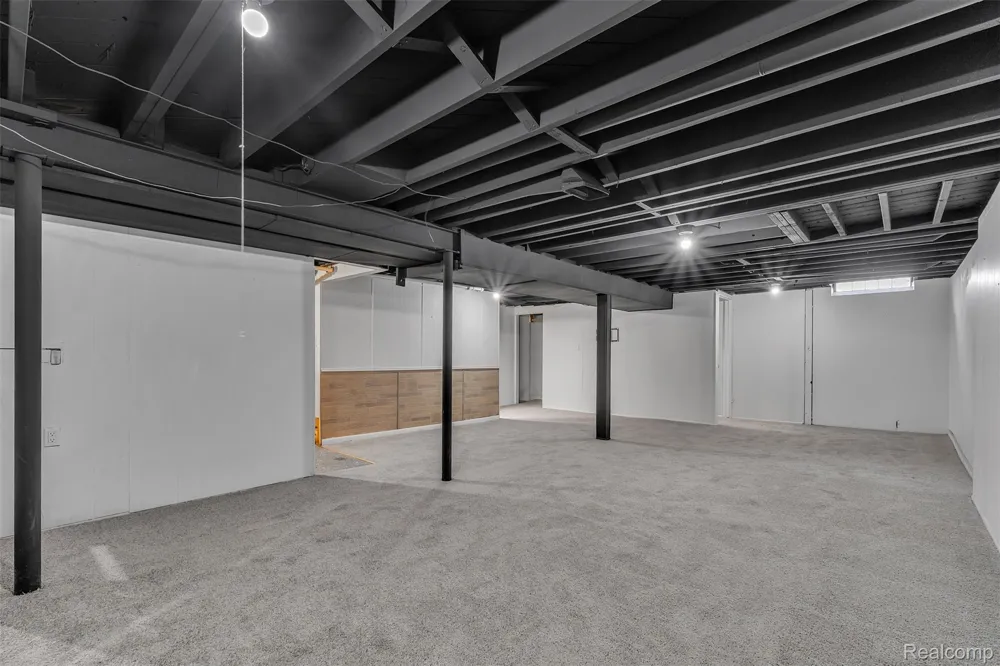 18260 Spring Court Fraser City, MI 48026
