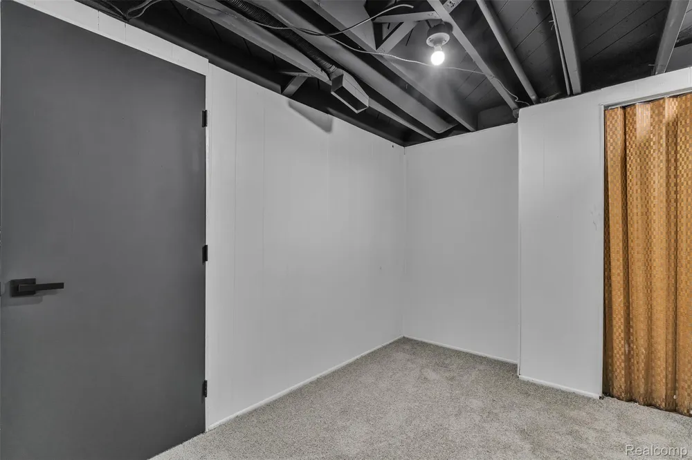 18260 Spring Court Fraser City, MI 48026