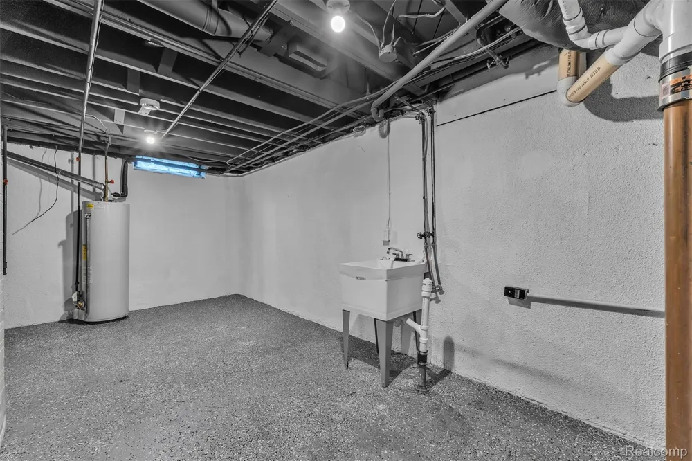 18260 Spring Court Fraser City, MI 48026