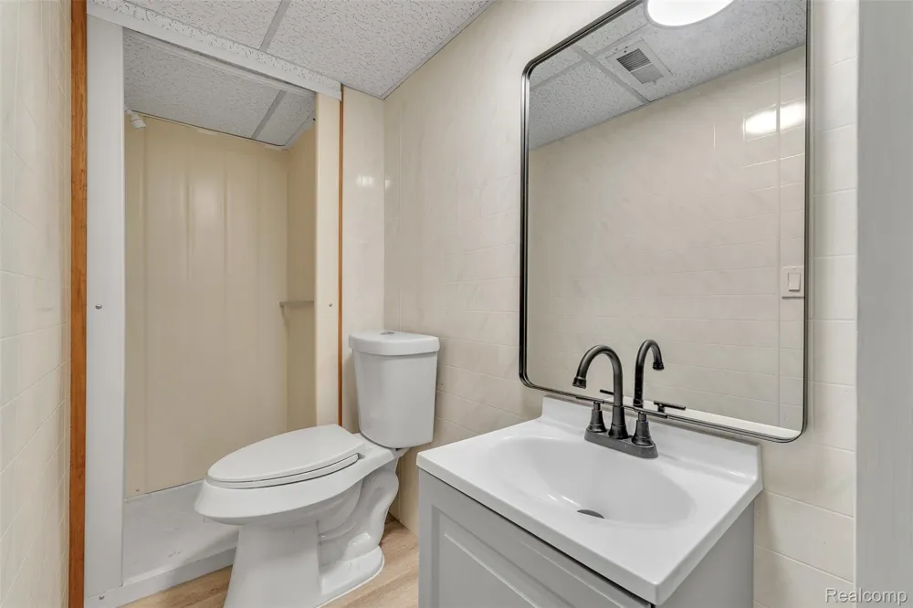 18260 Spring Court Fraser City, MI 48026