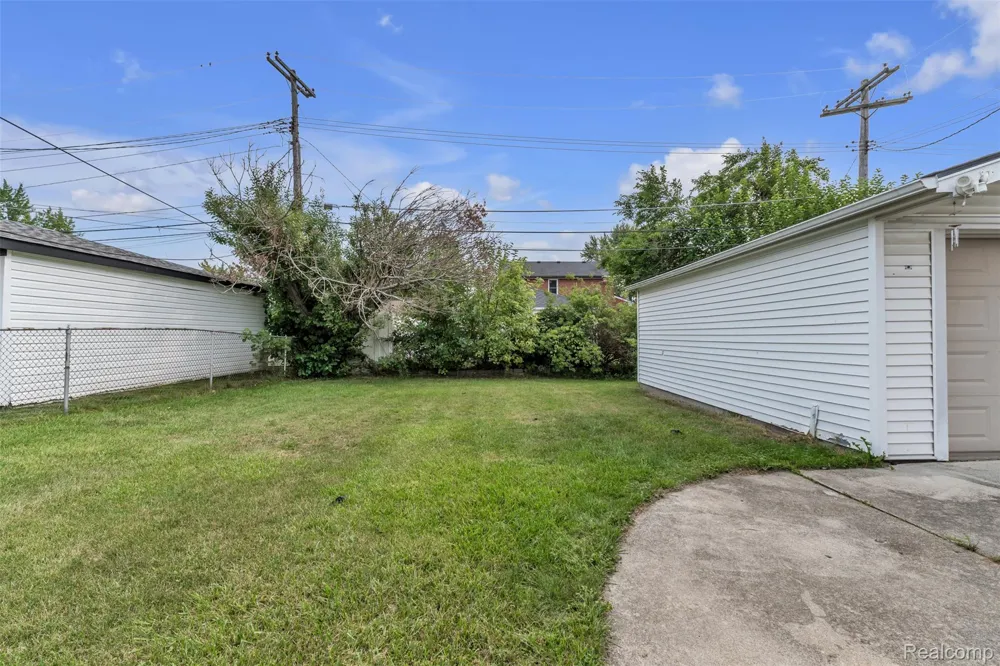 18260 Spring Court Fraser City, MI 48026