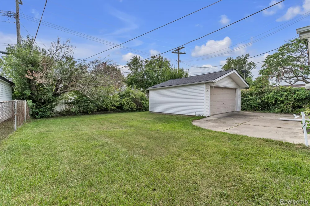 18260 Spring Court Fraser City, MI 48026
