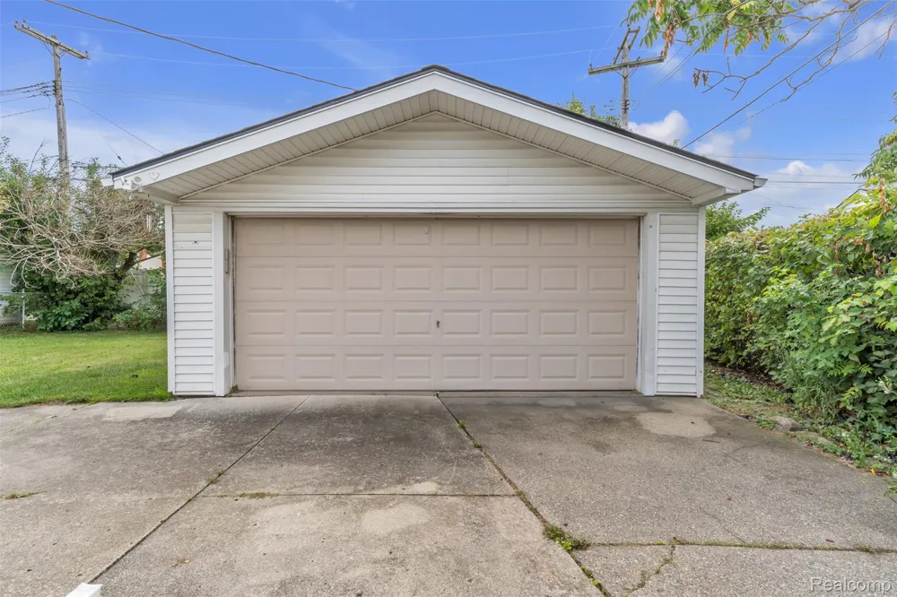 18260 Spring Court Fraser City, MI 48026