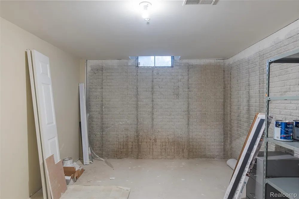 27204 Chantel Drive Walled Lake City, MI 48390