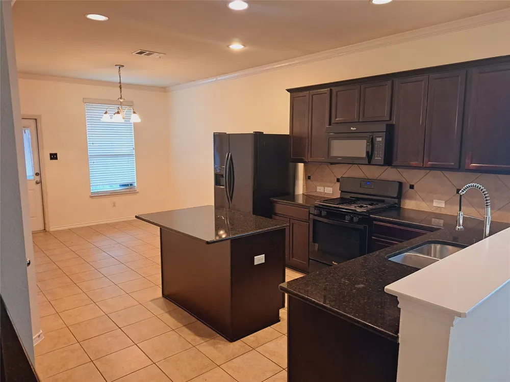 541 Moonwalker Trail Buda, TX 78610