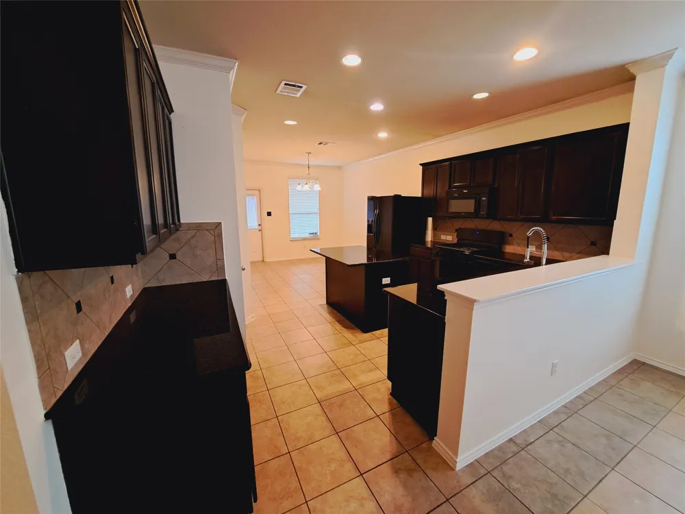 541 Moonwalker Trail Buda, TX 78610