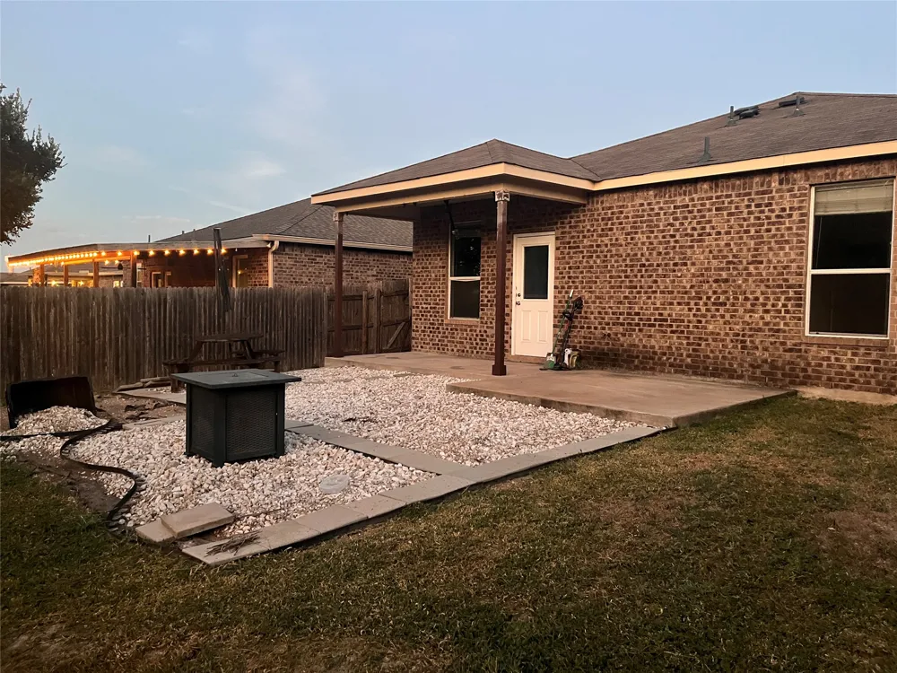 541 Moonwalker Trail Buda, TX 78610