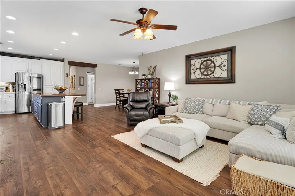 13817 Grant Oak Hills, CA 92344