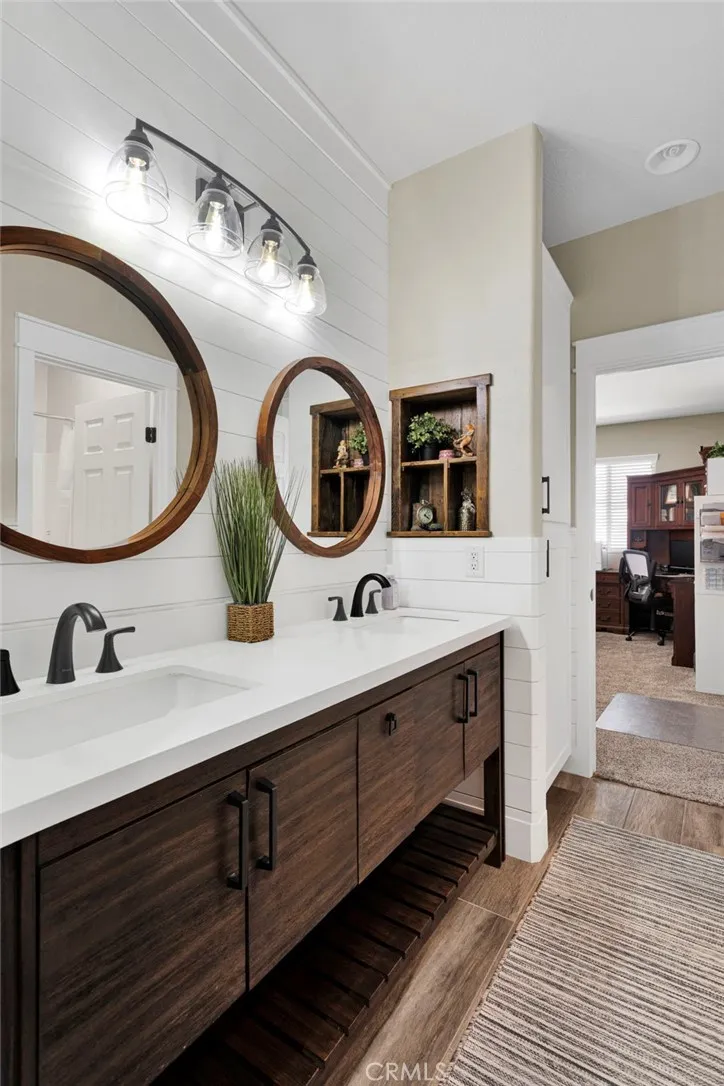 13817 Grant Oak Hills, CA 92344