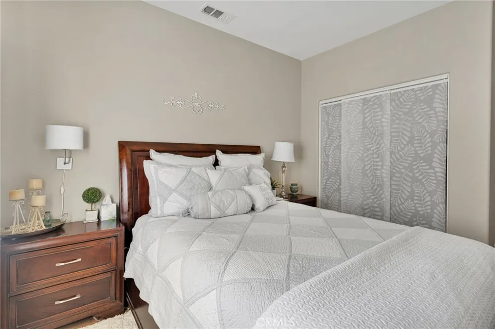 13817 Grant Oak Hills, CA 92344