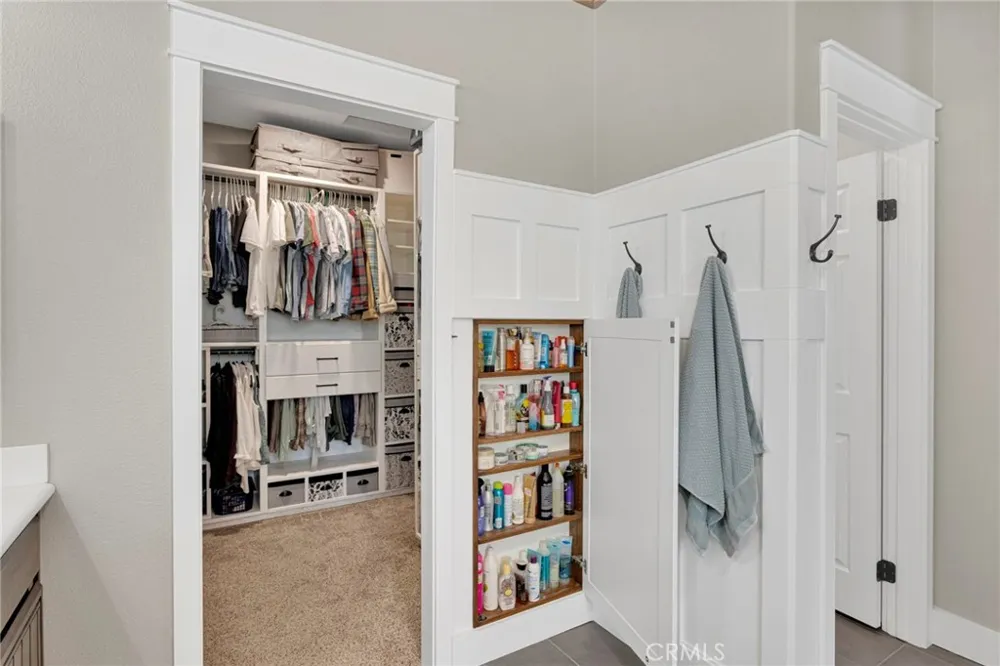 13817 Grant Oak Hills, CA 92344
