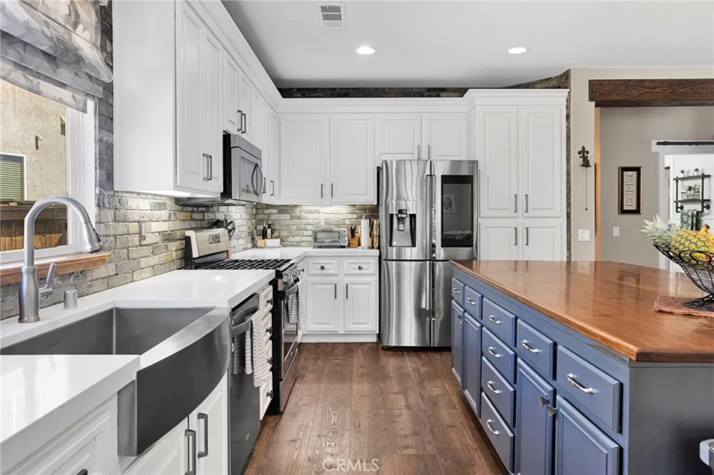 13817 Grant Oak Hills, CA 92344