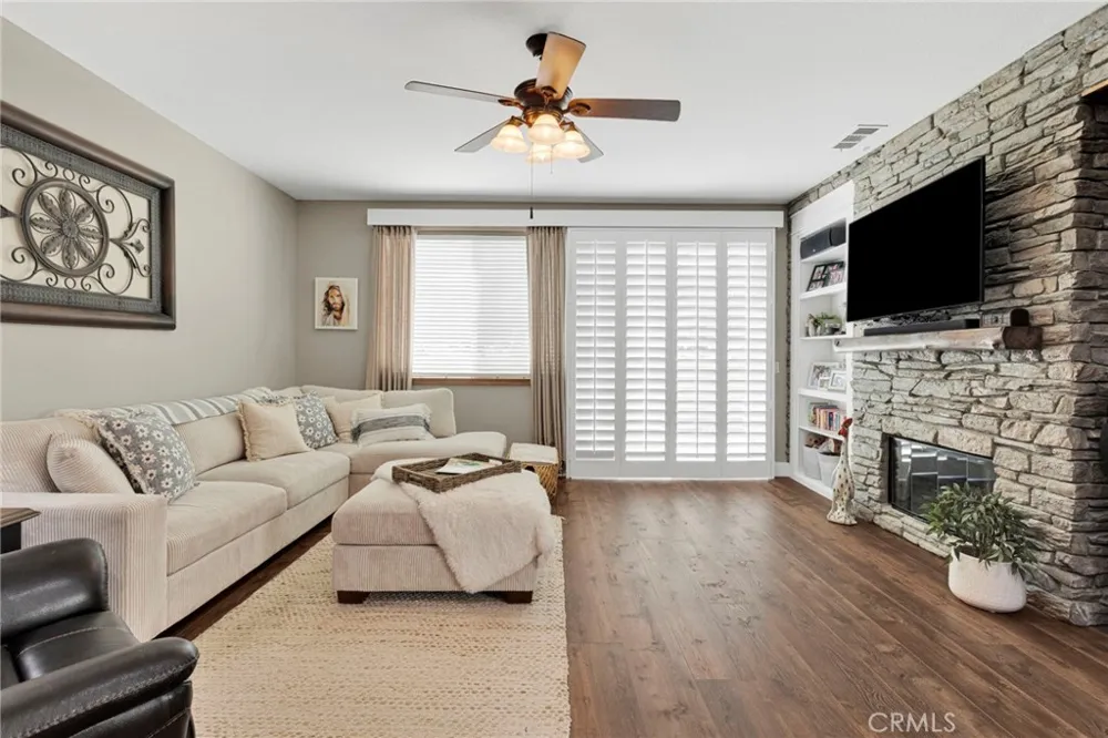 13817 Grant Oak Hills, CA 92344