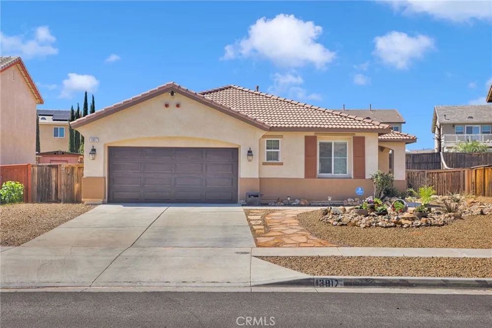 13817 Grant Oak Hills, CA 92344