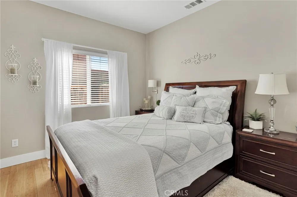 13817 Grant Oak Hills, CA 92344