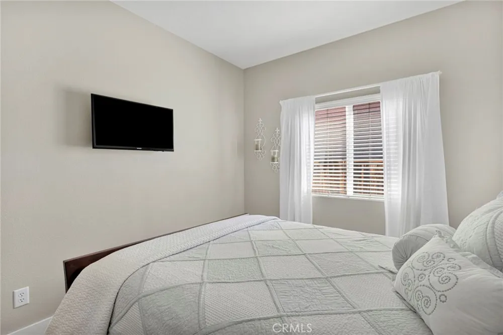 13817 Grant Oak Hills, CA 92344