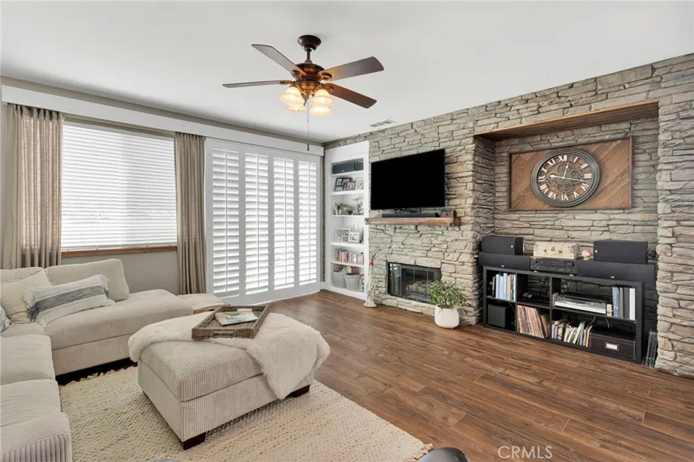13817 Grant Oak Hills, CA 92344