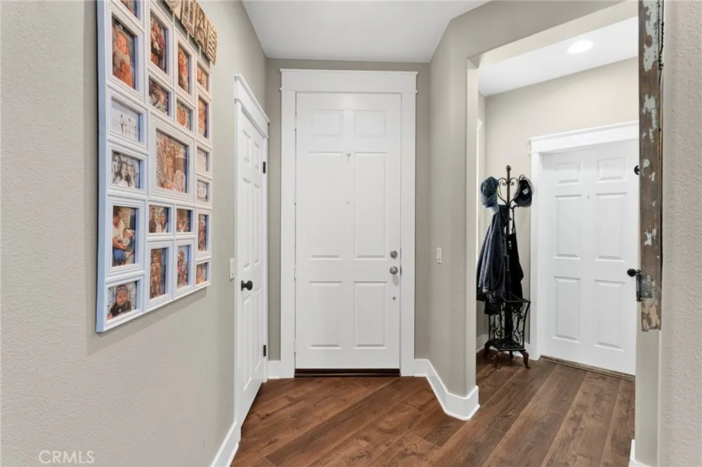 13817 Grant Oak Hills, CA 92344