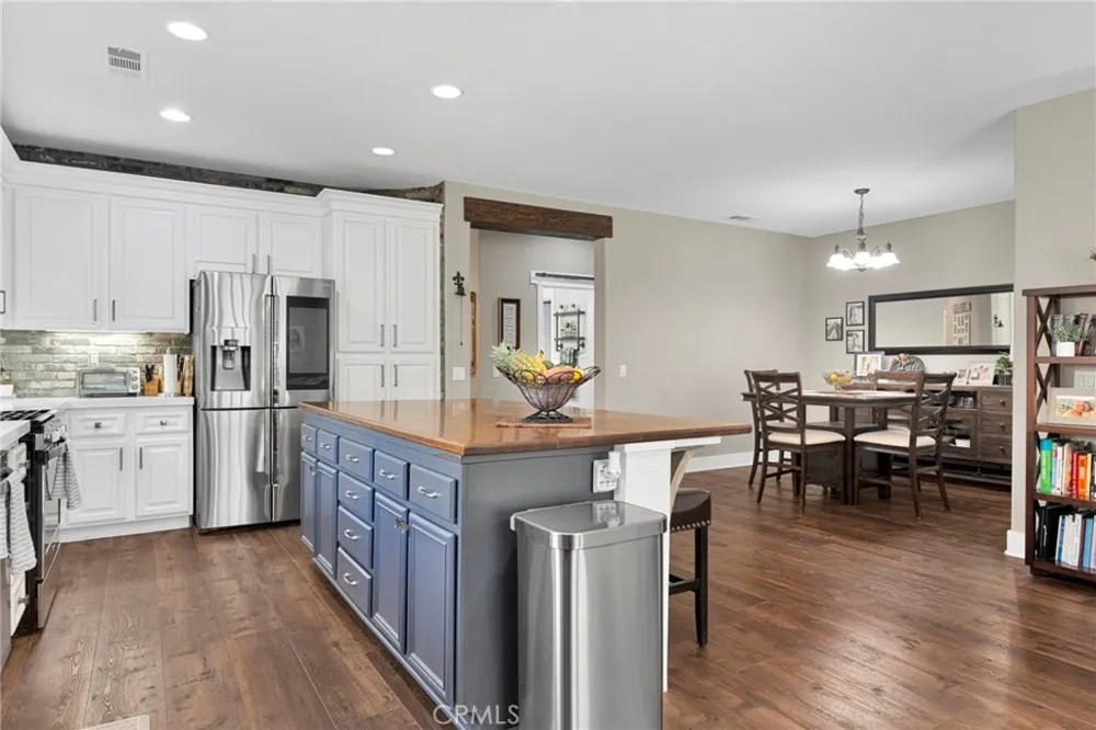 13817 Grant Oak Hills, CA 92344
