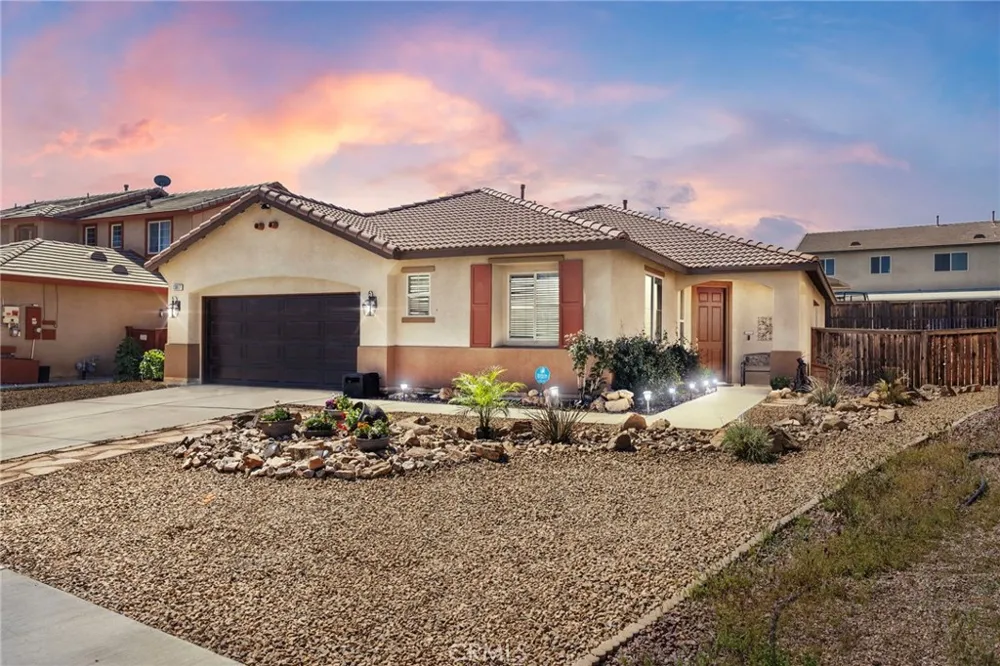 13817 Grant Oak Hills, CA 92344