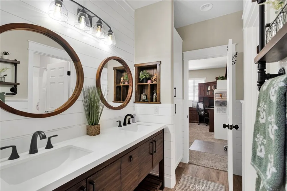 13817 Grant Oak Hills, CA 92344