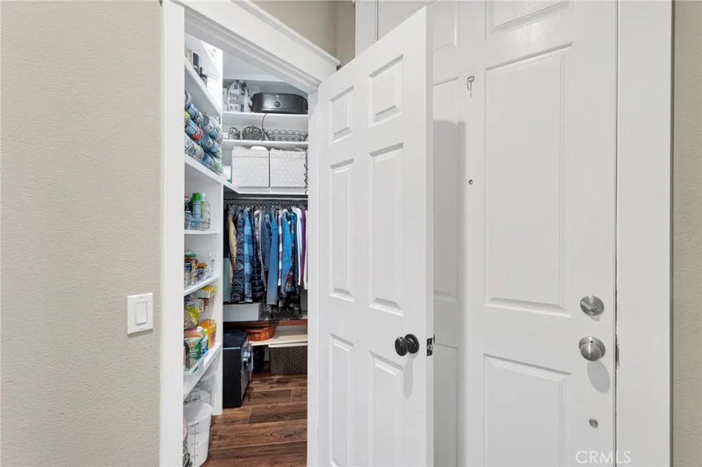 13817 Grant Oak Hills, CA 92344
