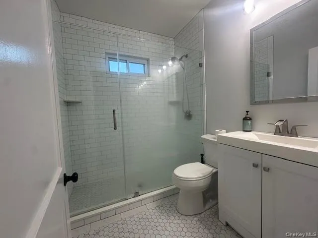 39 hillside Avenue Glenwood Landing, NY 11547