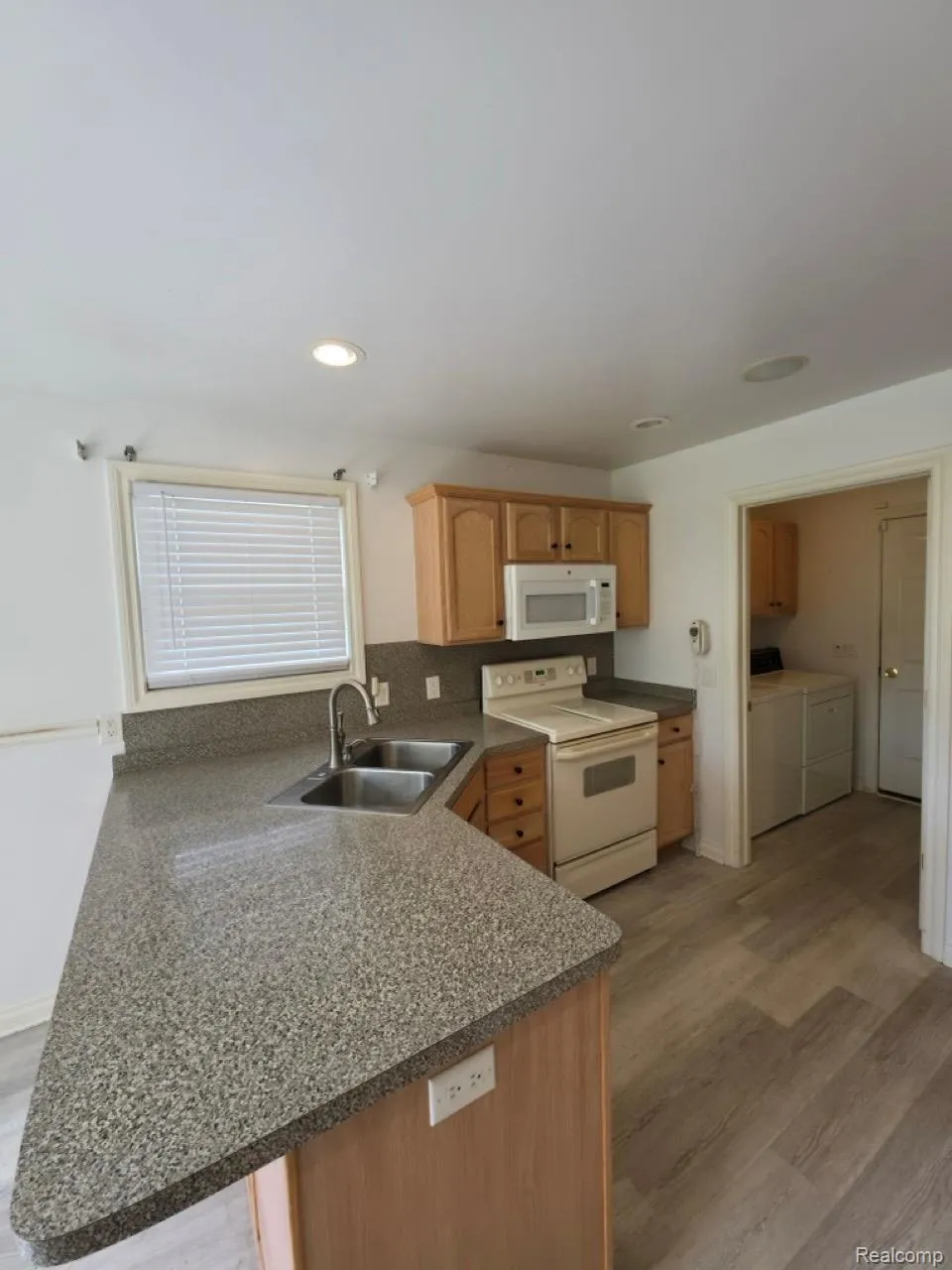 1151 Creekside Court Burton City, MI 48509