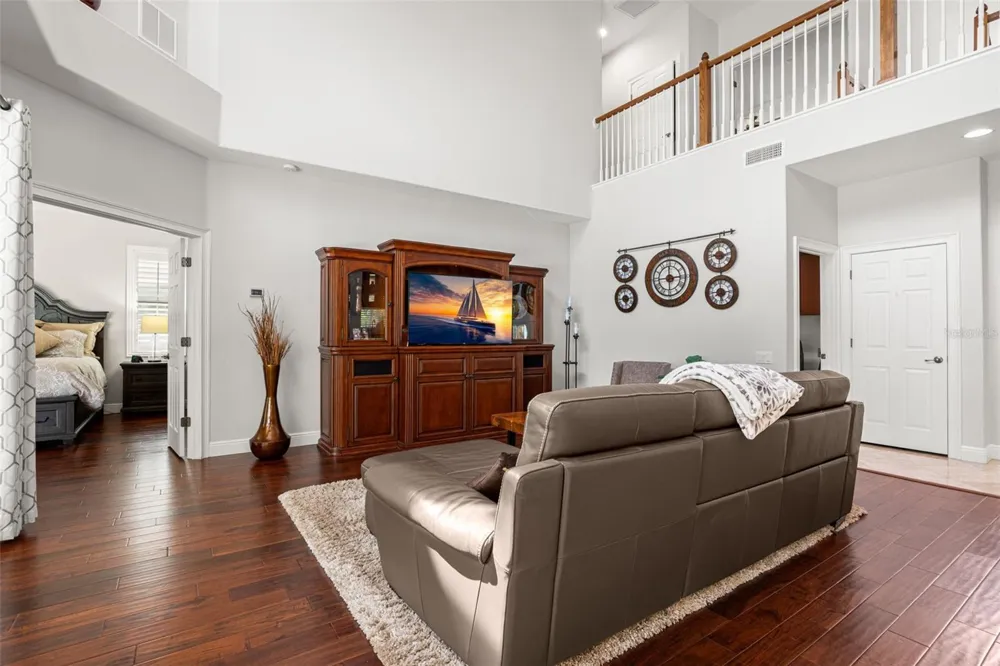 2675 LAKEBREEZE LANE S Clearwater, FL 33759