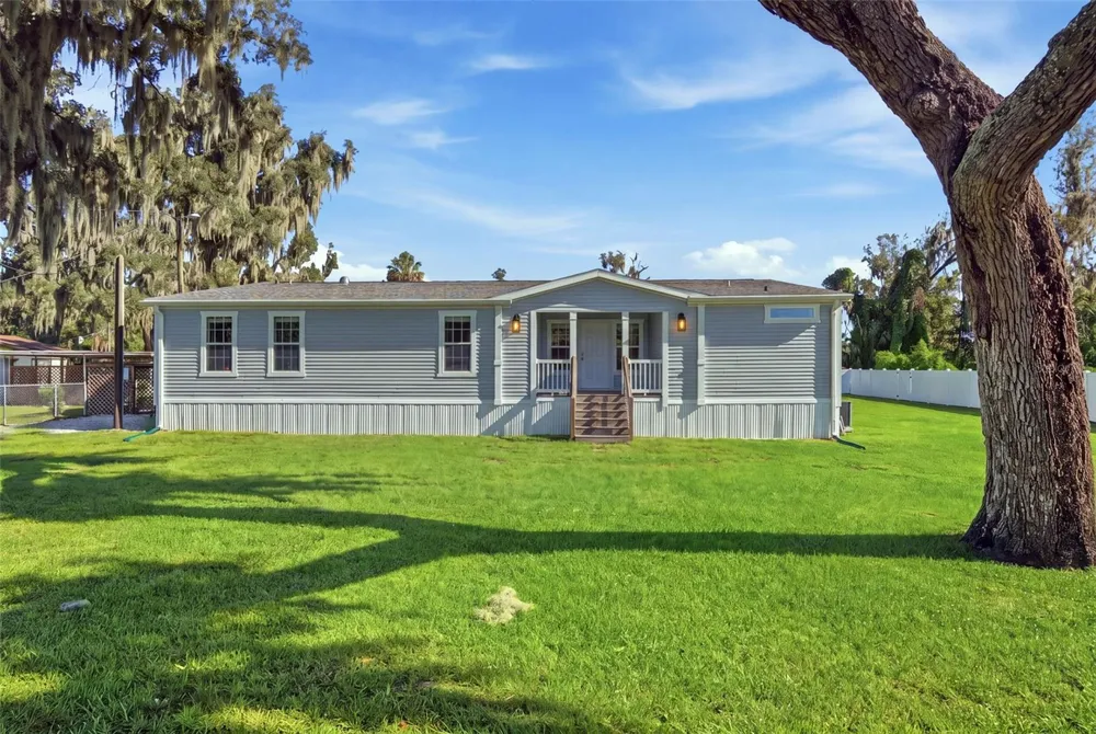 204 E KEYSVILLE ROAD Plant City, FL 33567