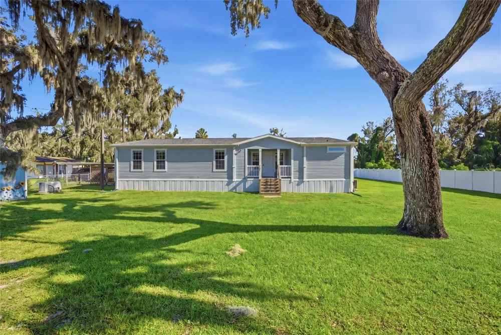 204 E KEYSVILLE ROAD Plant City, FL 33567