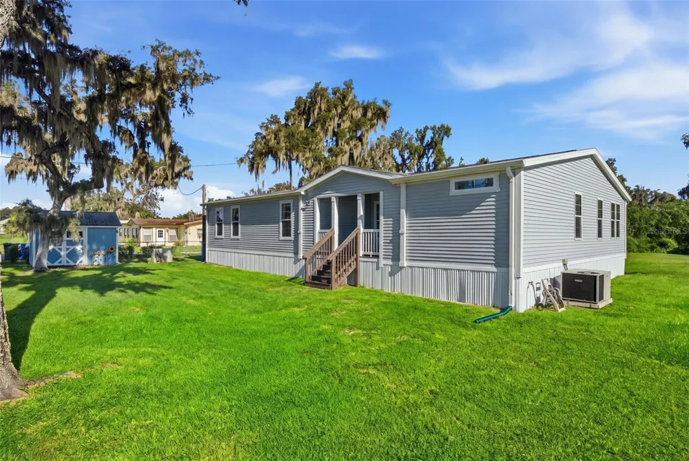 204 E KEYSVILLE ROAD Plant City, FL 33567