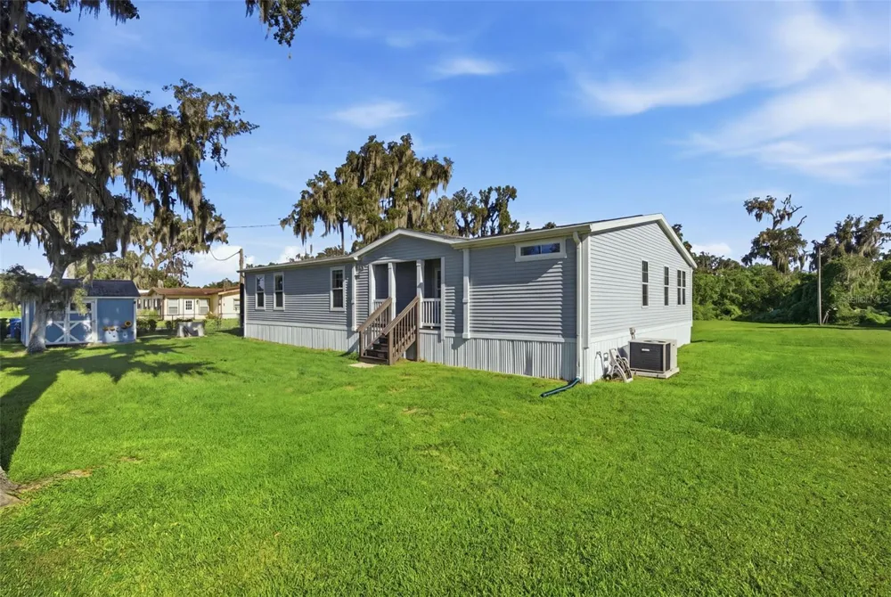 204 E KEYSVILLE ROAD Plant City, FL 33567