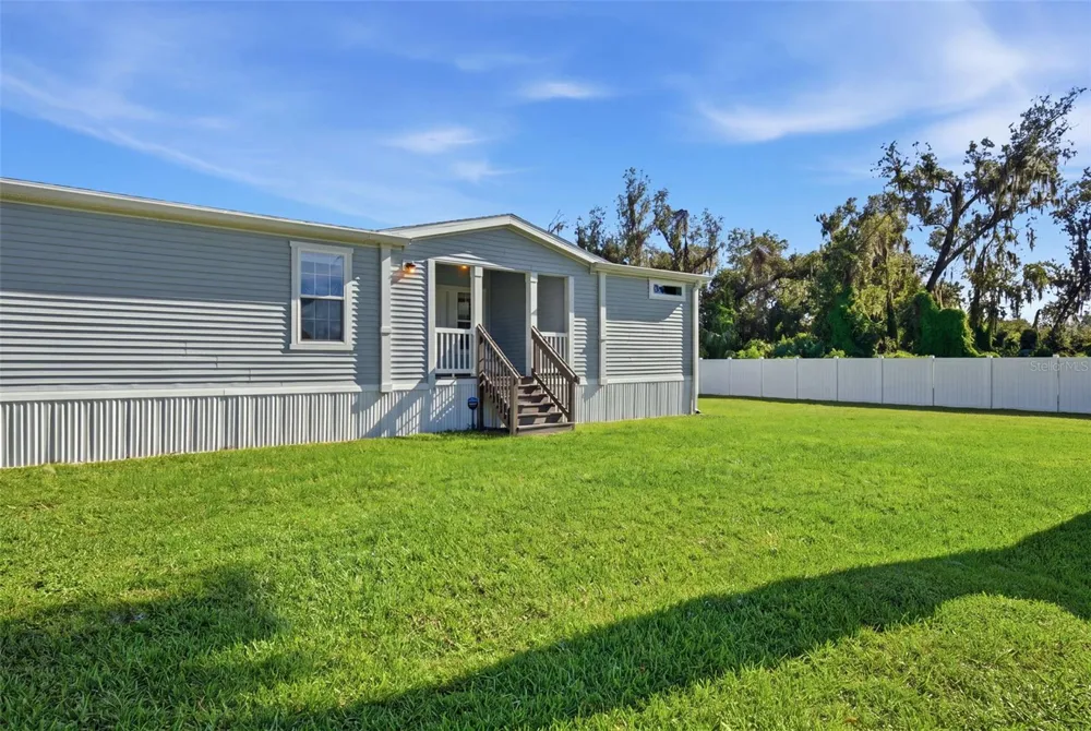 204 E KEYSVILLE ROAD Plant City, FL 33567