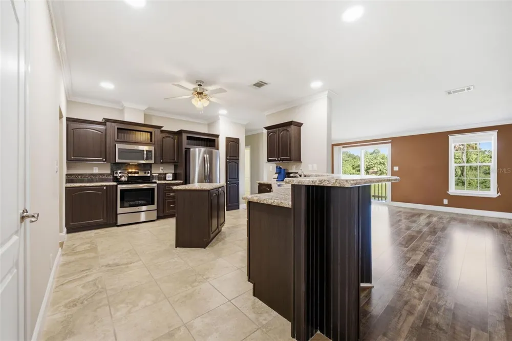204 E KEYSVILLE ROAD Plant City, FL 33567