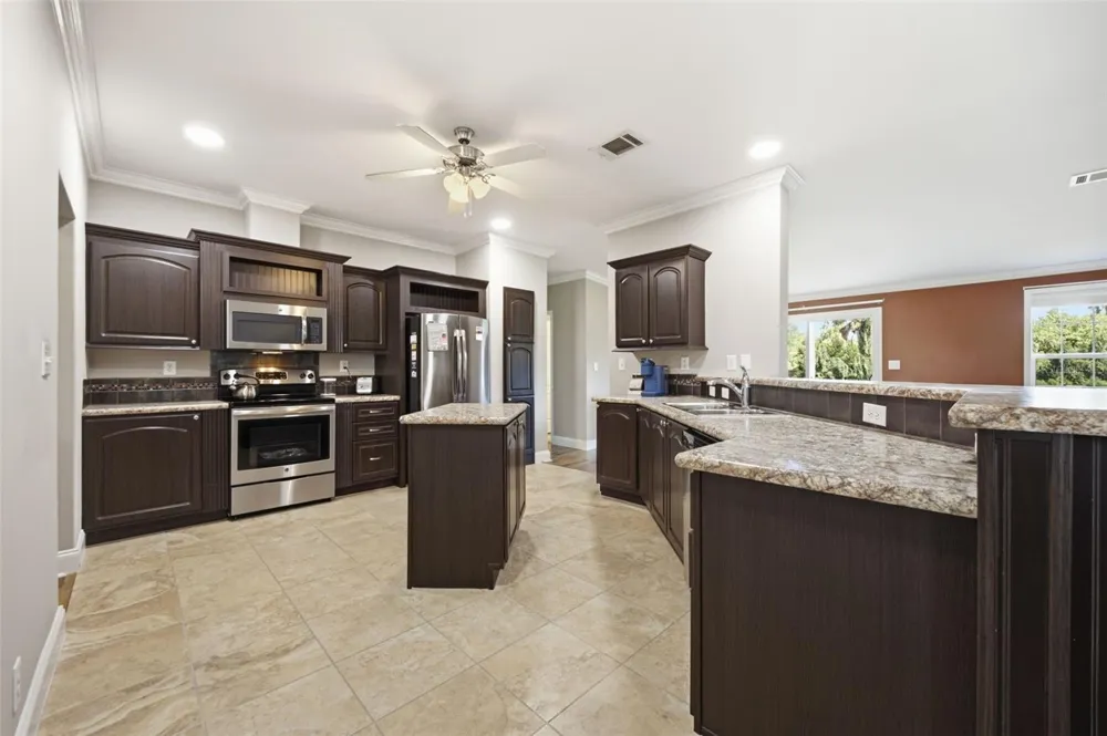 204 E KEYSVILLE ROAD Plant City, FL 33567