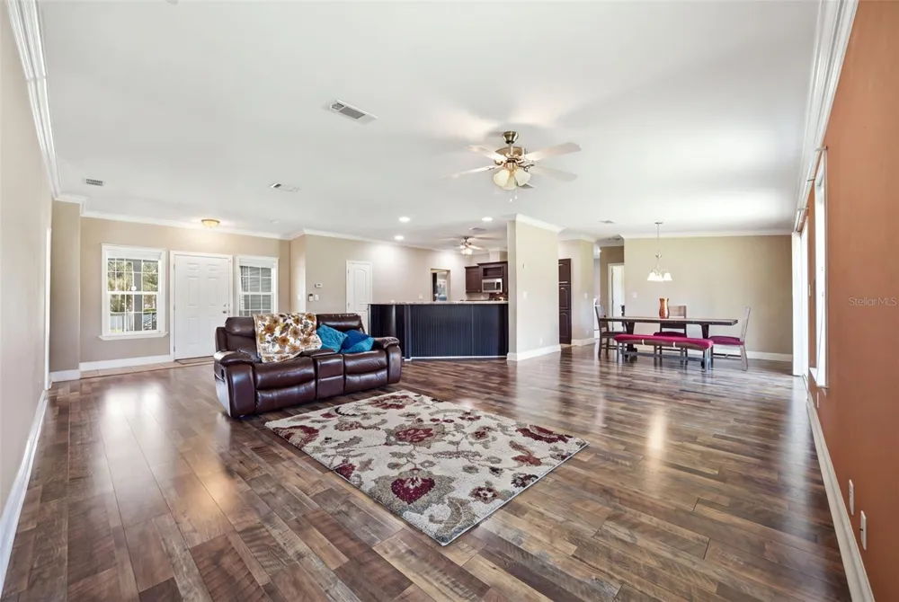 204 E KEYSVILLE ROAD Plant City, FL 33567