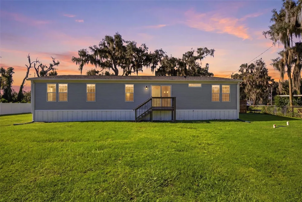 204 E KEYSVILLE ROAD Plant City, FL 33567