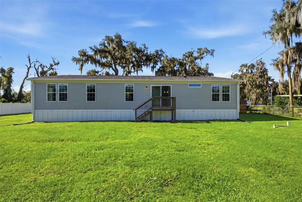 204 E KEYSVILLE ROAD Plant City, FL 33567