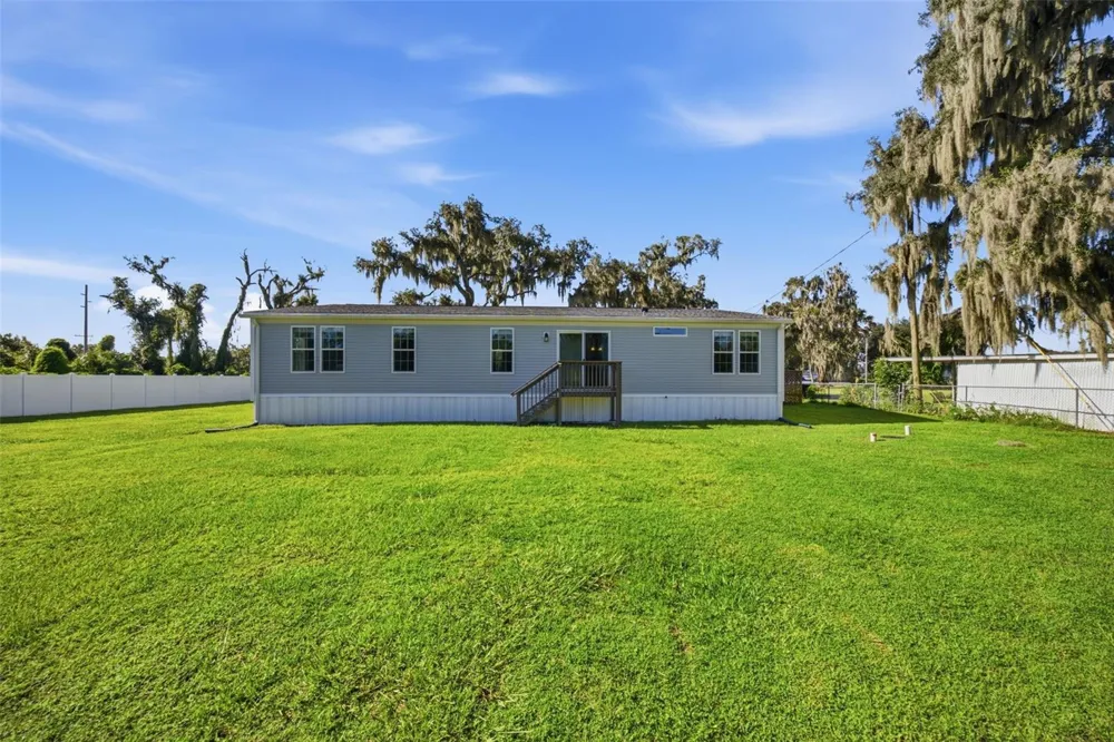 204 E KEYSVILLE ROAD Plant City, FL 33567