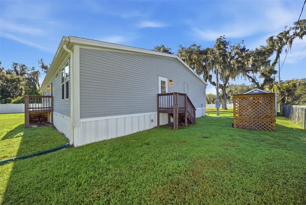 204 E KEYSVILLE ROAD Plant City, FL 33567